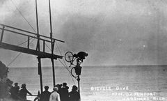 Professor Davenport, Bicycle Pier Dive 1904